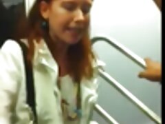 Hottie ຫວານສະແດງໃຫ້ເຫັນ pussy ມີຂົນ
