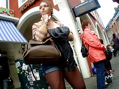 Vibrator ແລະຫຼັງຈາກນັ້ນ guy cock ພໍໃຈ brunette