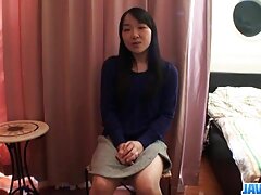 Mistress ໃນເກີບ squatting ກ່ຽວກັບການຕໍ່ສູ້ cock