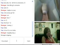 ຜູ້ຊາຍ Horny ຂັບເຄື່ອນ cock ຂອງແມ່ຍິງສີດໍາ skinny