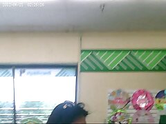 ຜູ້ຊາຍມັກ cock ແຂງຂອງຜິວເນື້ອສີຂາວຢູ່ໃກ້ກັບສະນຸກເກີ