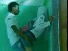 ຜູ້ຊາຍທີ່ຫມັ້ນໃຈ fucked ໂດຍສອງ blondes