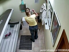 ໃນສະໂມສອນລອກເອົາລາວມີ orgy ກັບ strippers