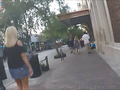 ເດັກຍິງເລຍ pussy ມີຂົນຂອງນາງກັບລີ້ນຂອງນາງແລະເຮັດໃຫ້ທະເລແຫ່ງຄວາມສຸກນີ້