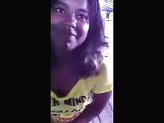 ຄູ່ຮ່ວມງານ Fucking fucks chicks ໃນເຕັນໃນທາງກັບກັນ