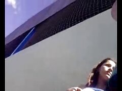 Bitches ມີຮູບຮ່າງທີ່ດີ bask ໃນຕຽງນອນແລະ caress ເຊິ່ງກັນແລະກັນ